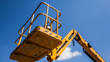 Quel CACES faut-il pour conduire une nacelle ?